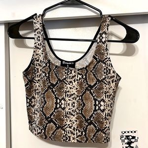 I’m selling this cute reptilian crop top
